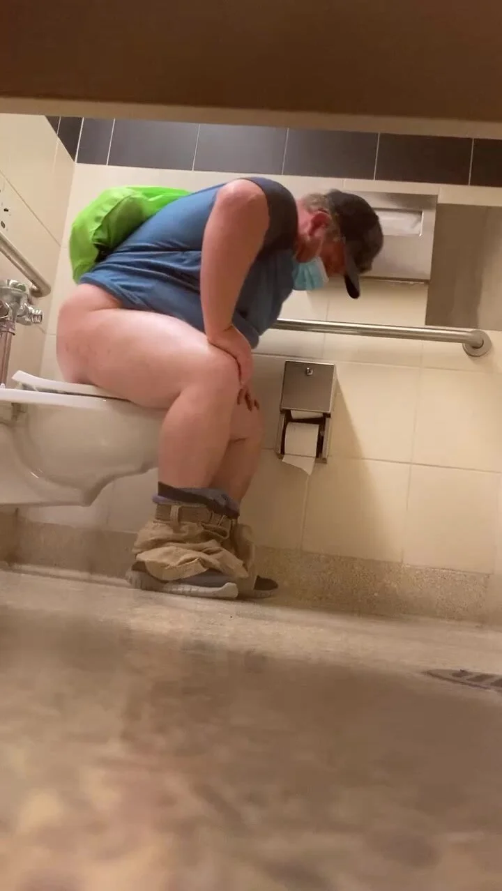 tom voyeur pooping toilet wc
