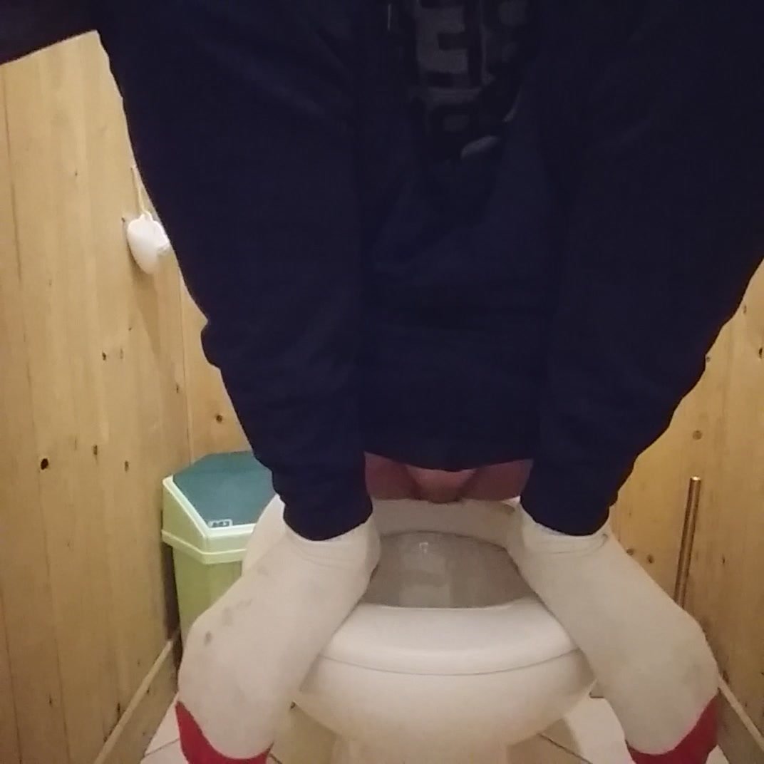 Squat poop - video 10