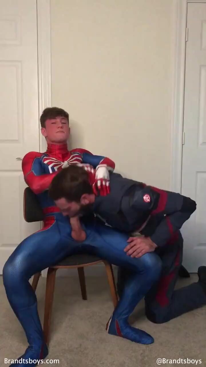 Superhero: Captain america sucking spiderman - ThisVid.com