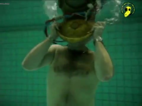 Beefy dutch helmet diver goes barefaced underwater