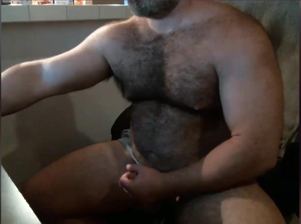 Papa Bear strips, poses and yanks his pud (no jelly)