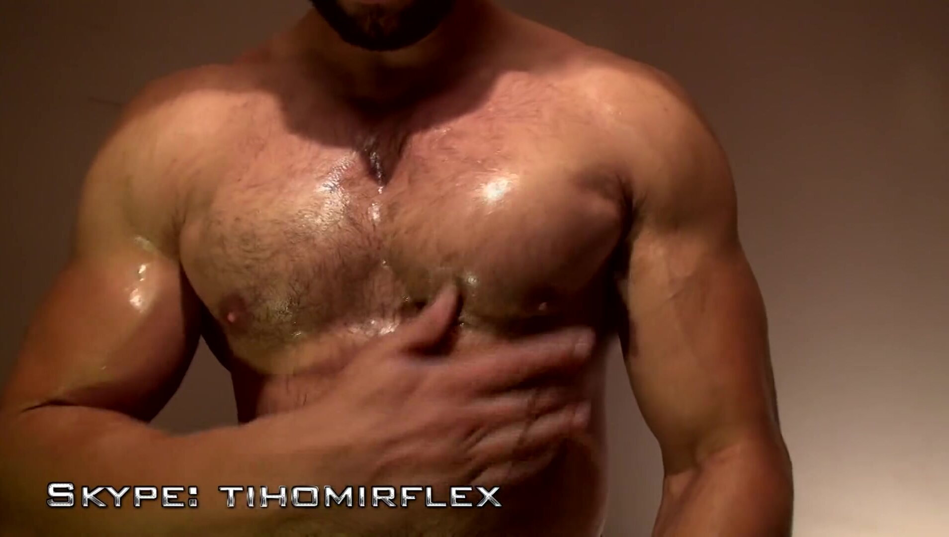 Bodybuilder Muscle Oil Flex