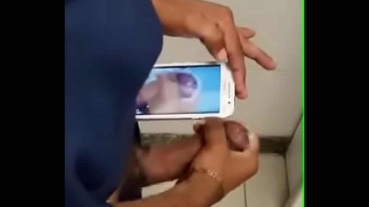 Catch older guy wiping and wanking while filming himsel