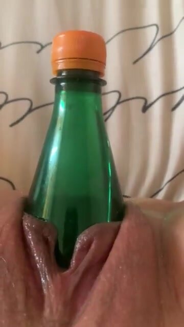 Bottle in pussy - video 3
