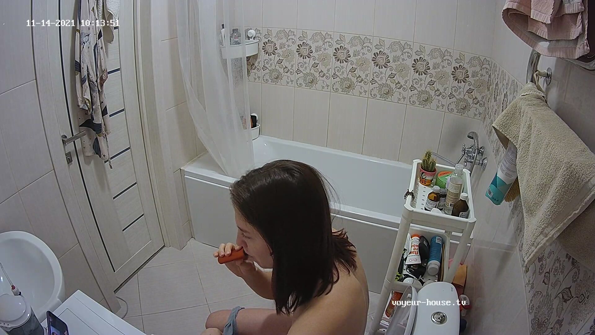 girl pooping - video 42
