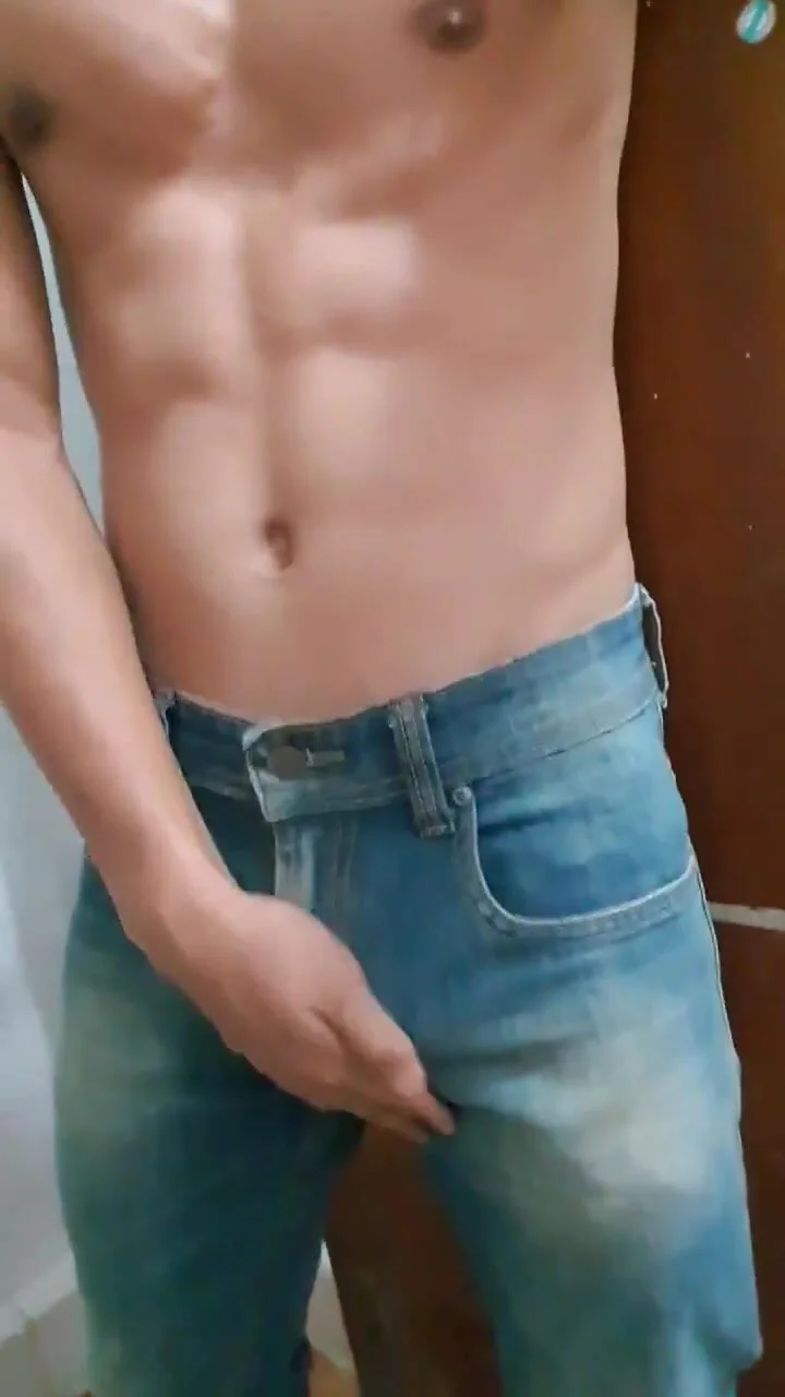 The front of jeans bulges and touches the crotch - ThisVid.com