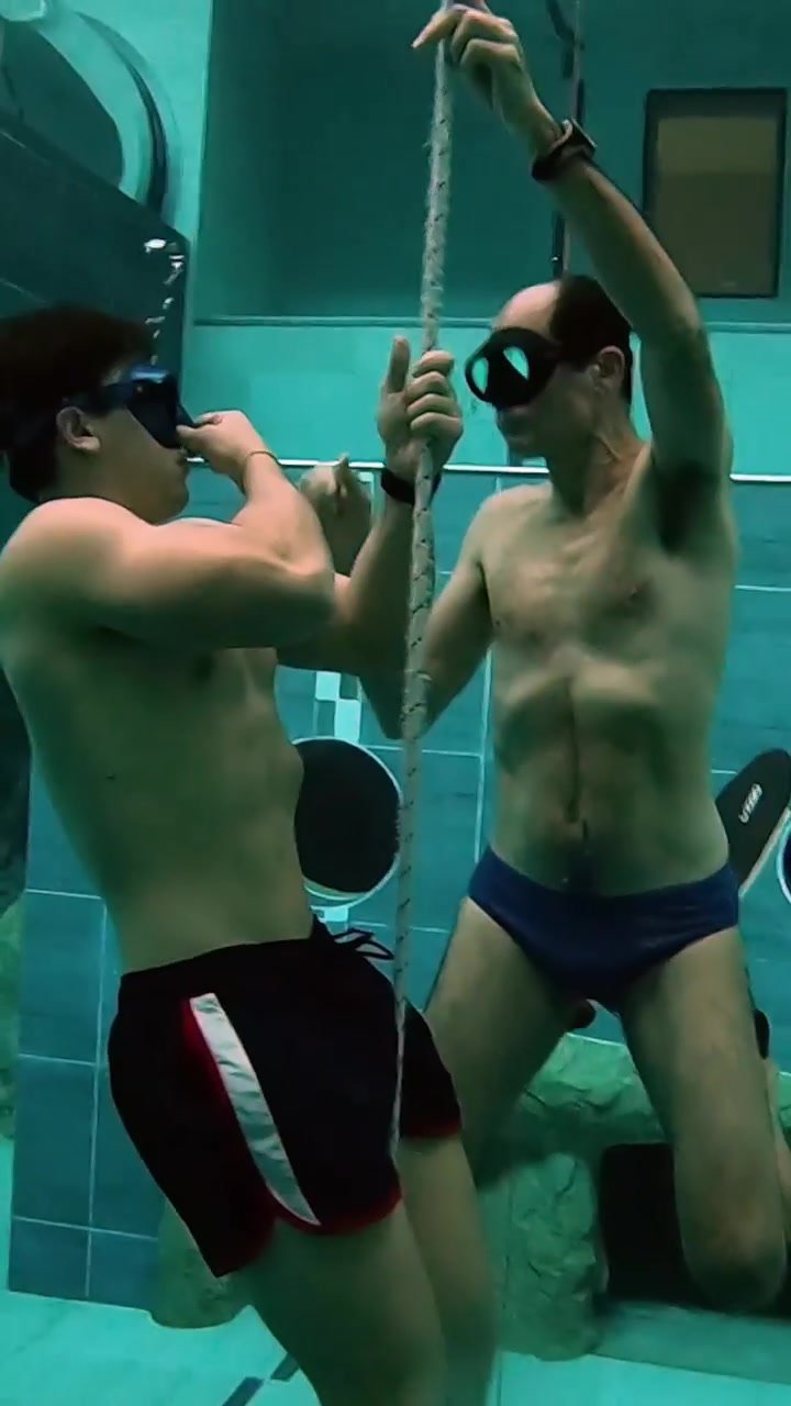 Fit italian underwater apnea training