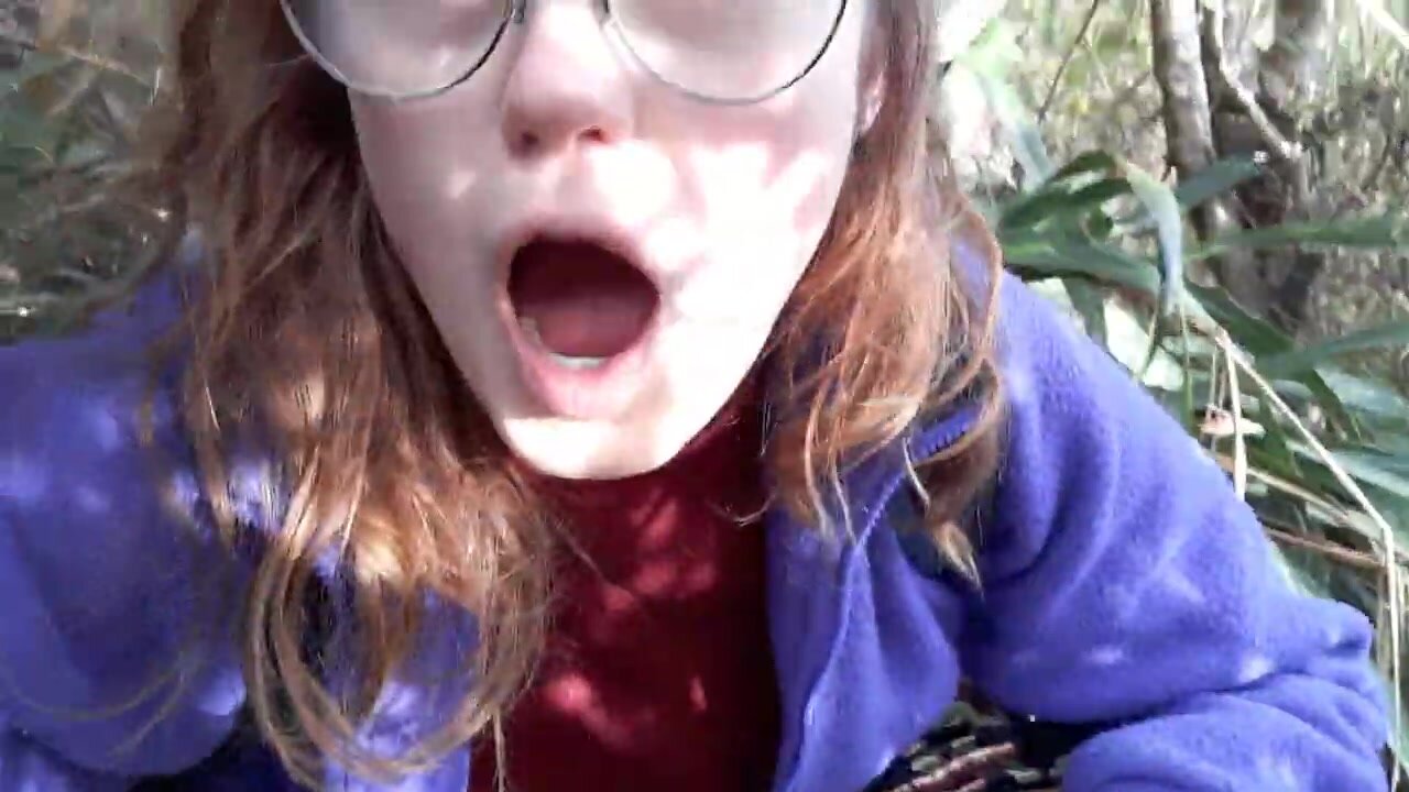 Girl pisses outside in bushes