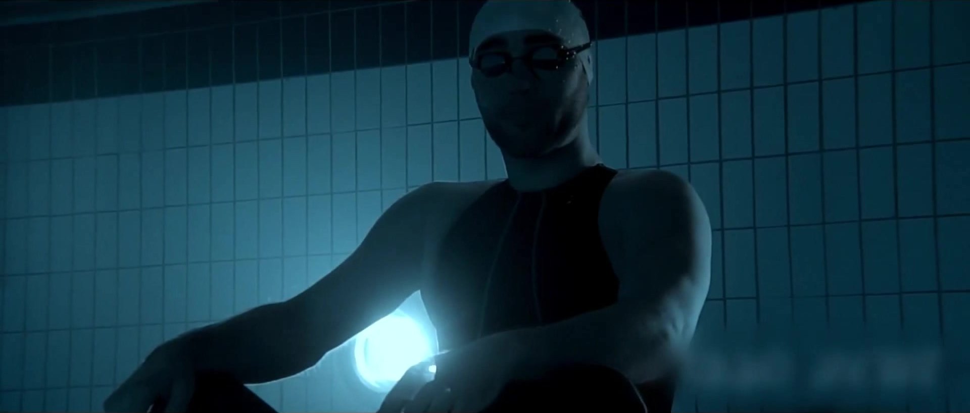 French blind guy tries apnea underwater in wetsuit