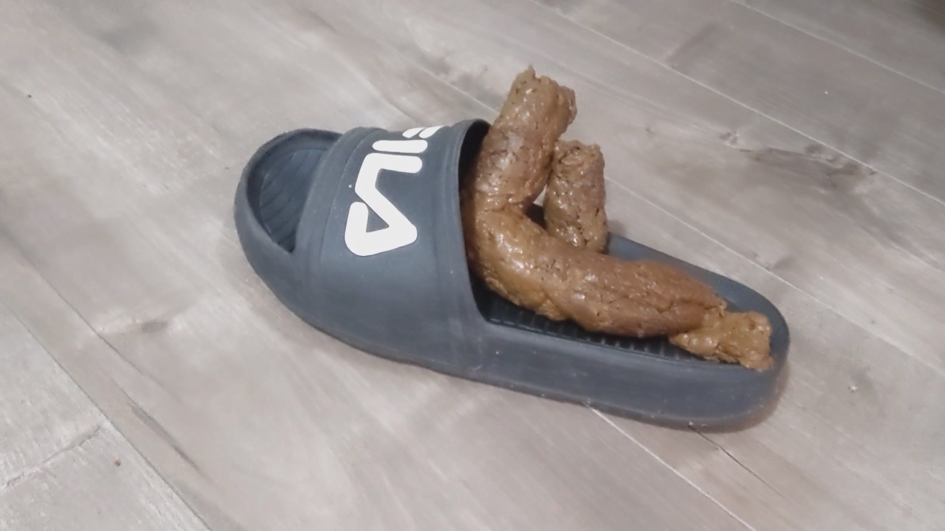 Twink Shitting on Sandals