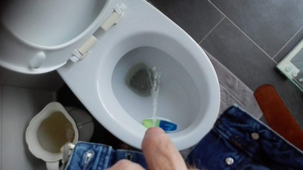 my (iamdirty) uncut cock pissing