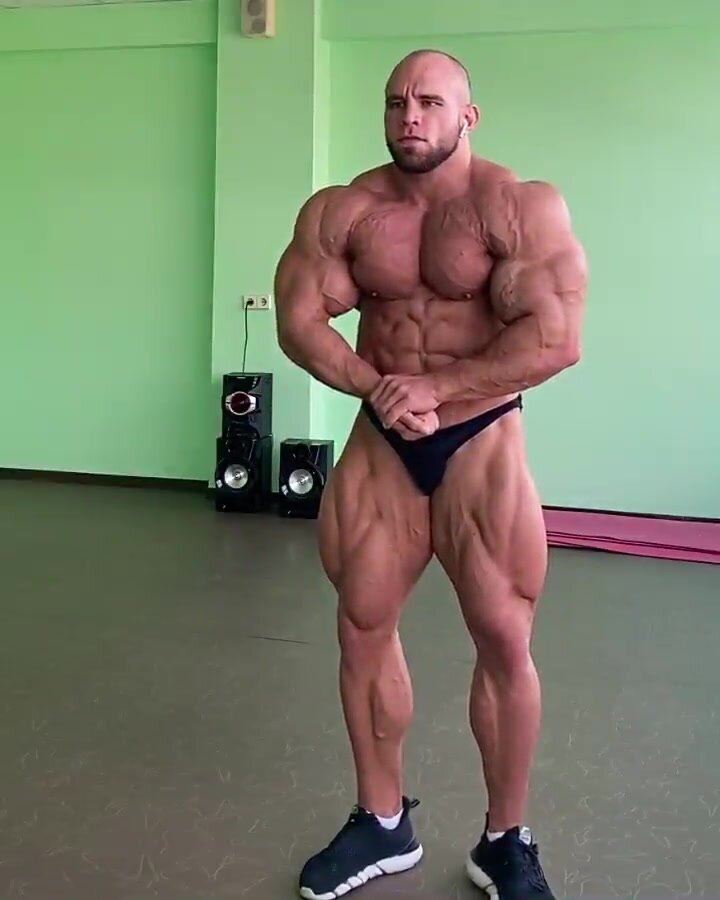 Big russian Bodybuilder - video 2