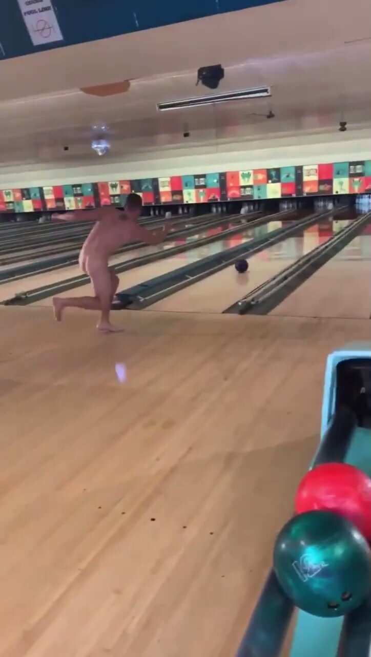Nude bowling