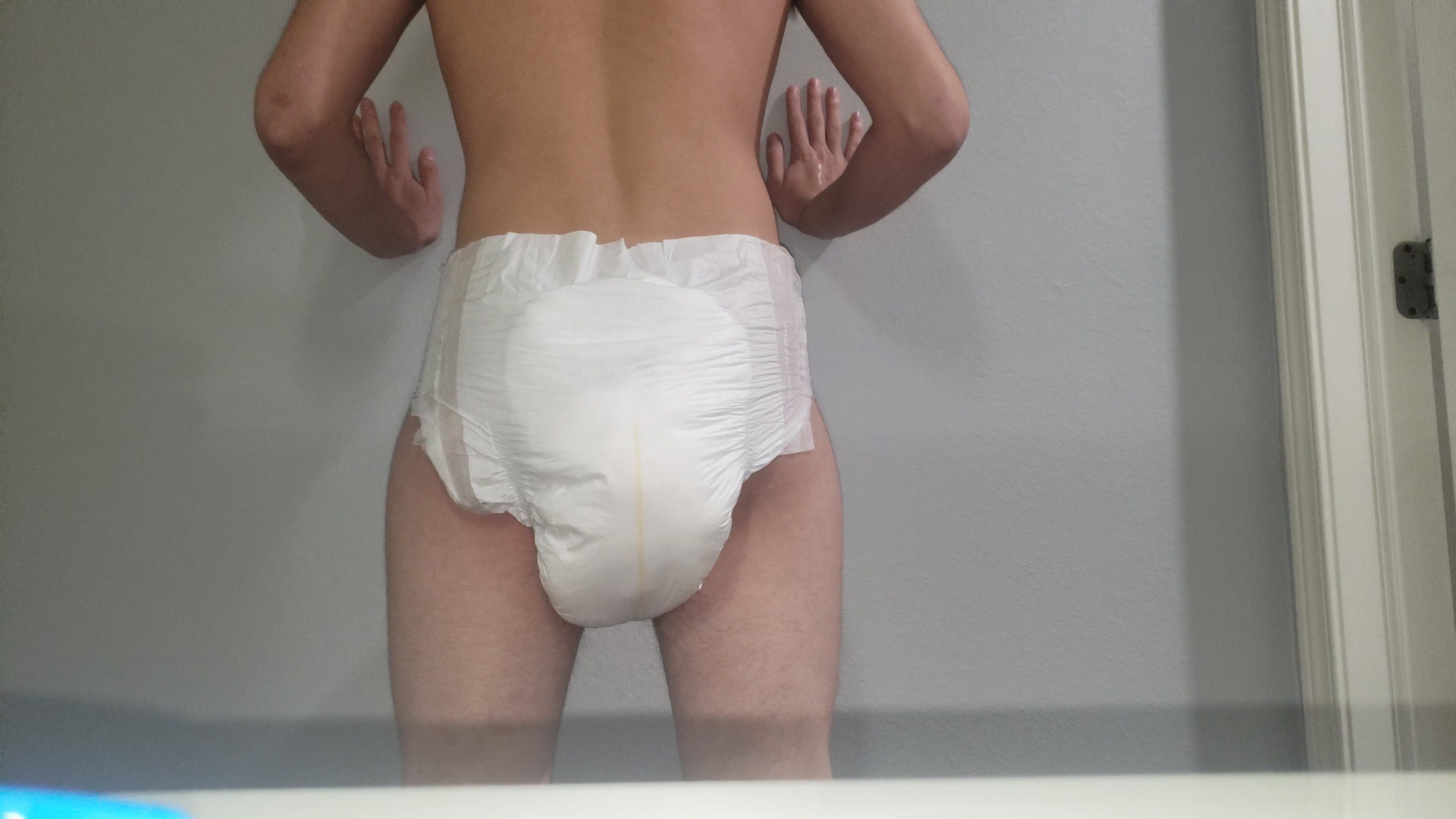 Pushing out my 5th load in a diaper with 4 other poops