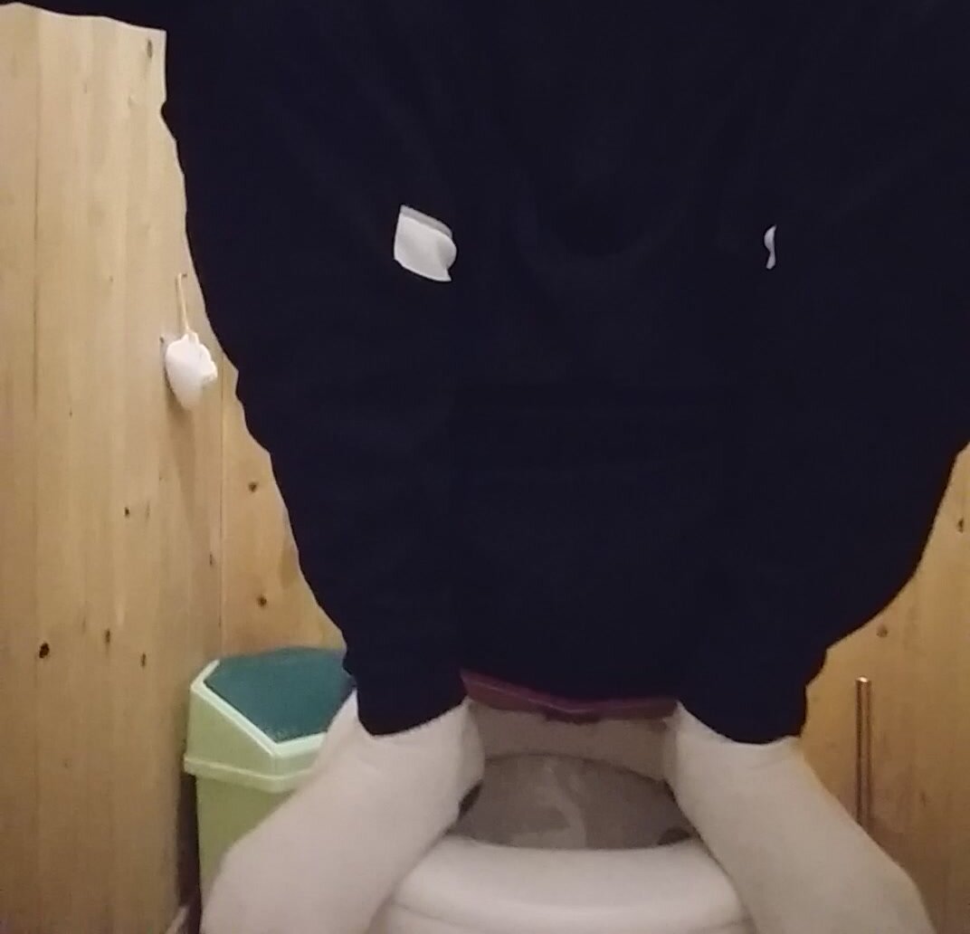 Squat poop 2 - video 3