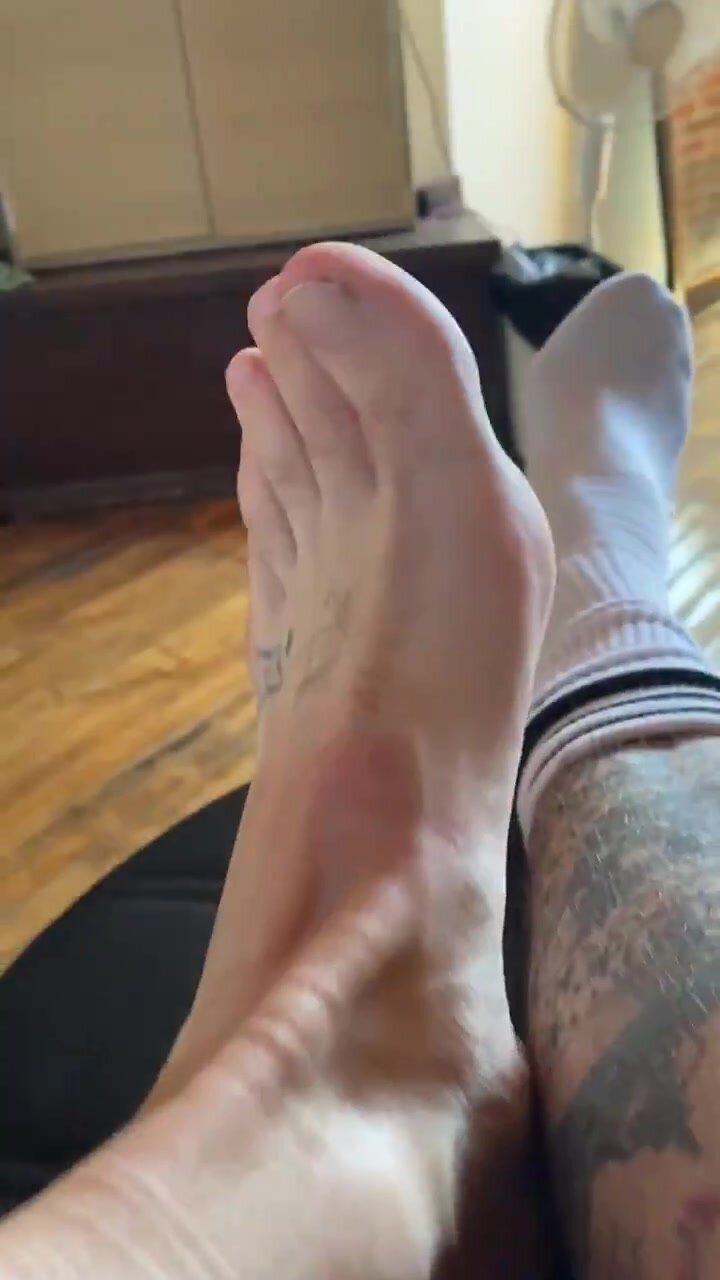 Feet 44