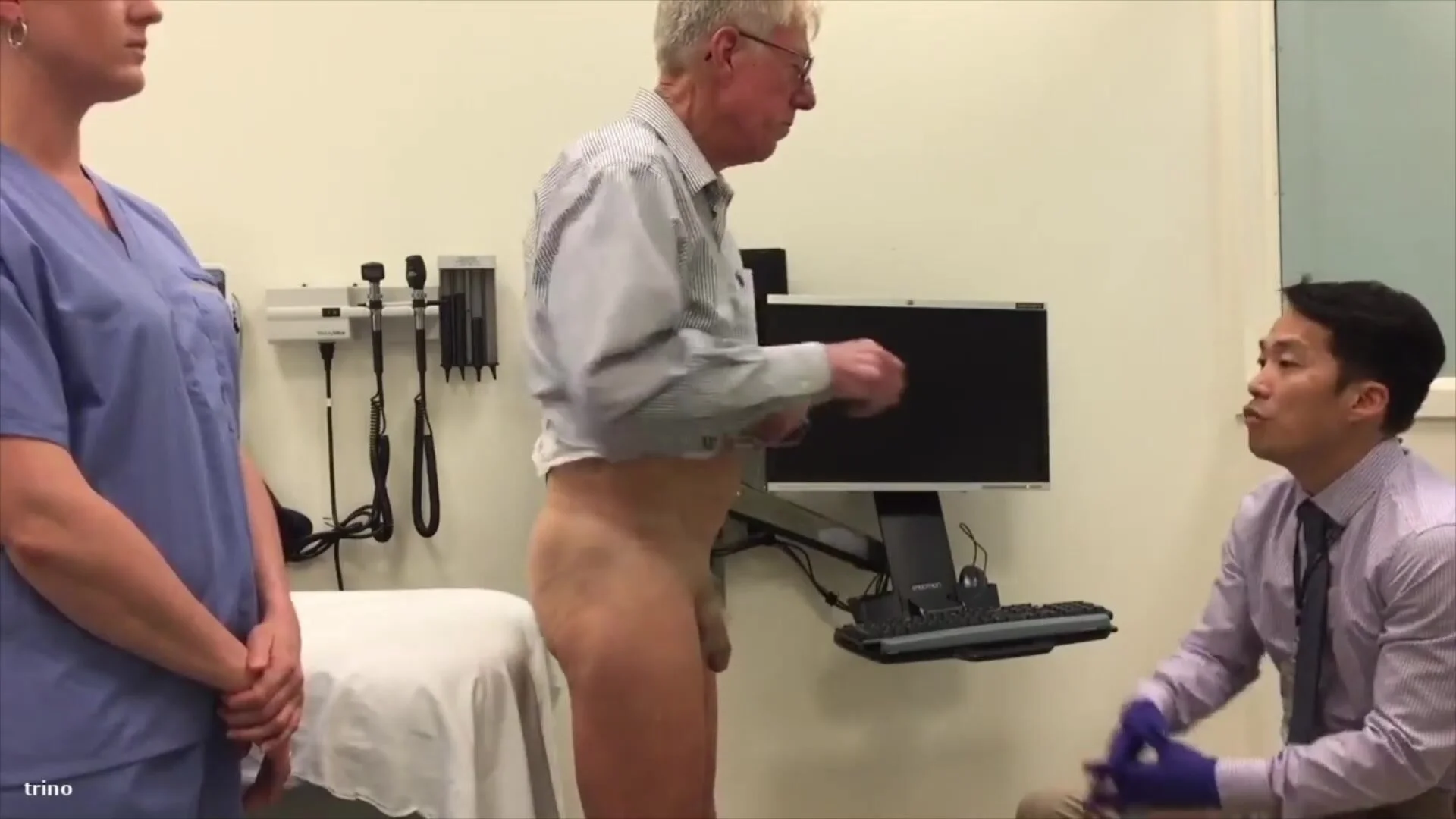 Grandpa with a big Cock gets a checkup - ThisVid.com