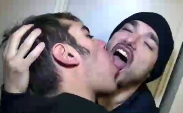 Dudes kissing VERY HOT!!!