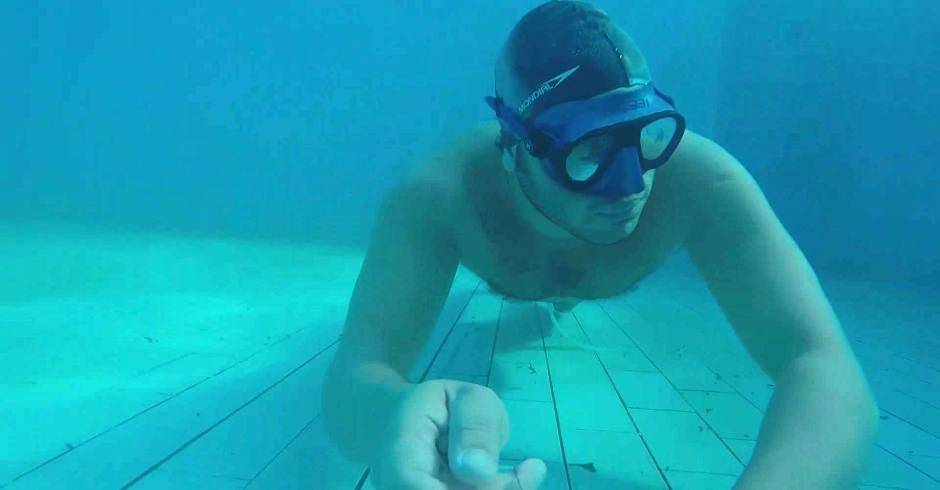 Kareem breatholding underwater with mask