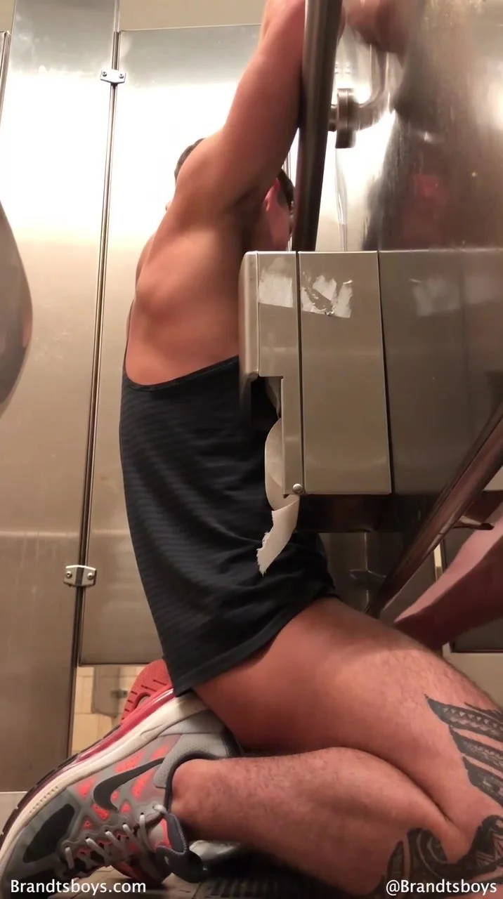 Understall gay videos