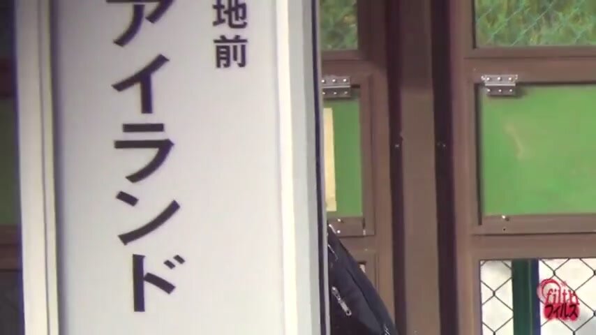 sexy japanese girl pooping