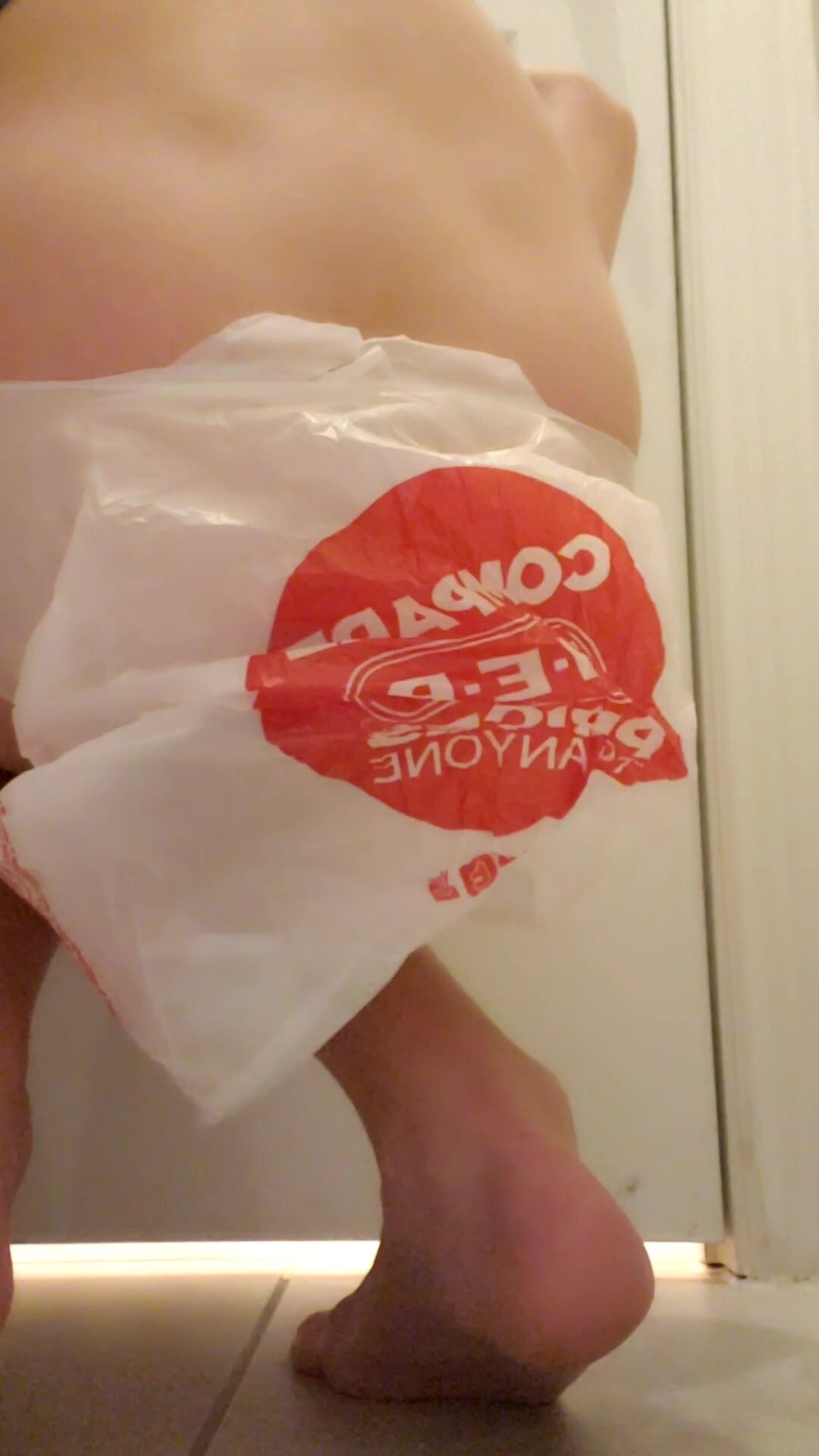 Using a plastic bag as a diaper! (LEAKED!)