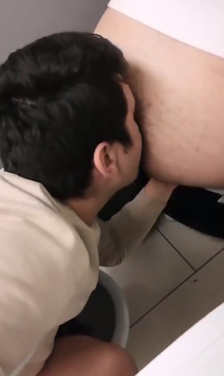 Fuck in public toilet - video 3