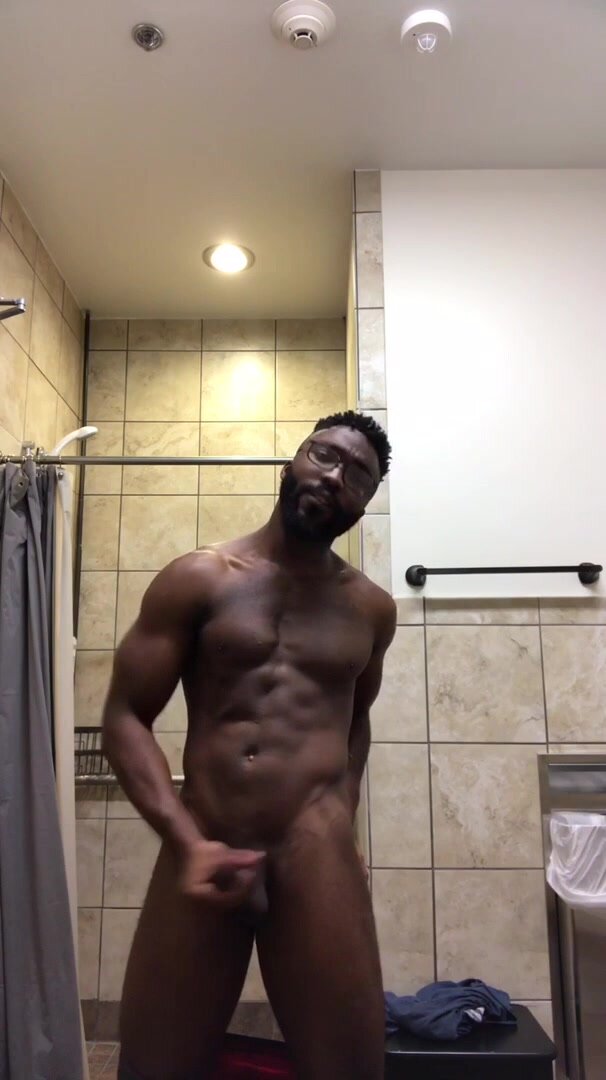 Guy with BBC masturbates in gym bathroom