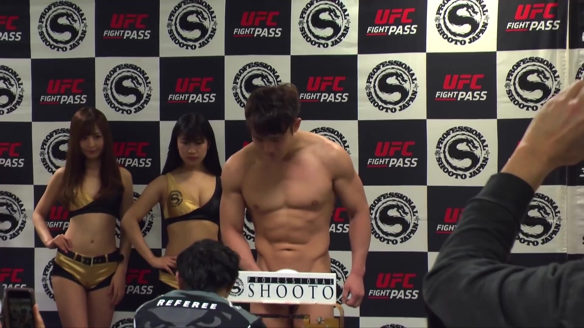 Japanese Nude On Stage - Weigh in: Japanese Naked Weigh In - ThisVid.com