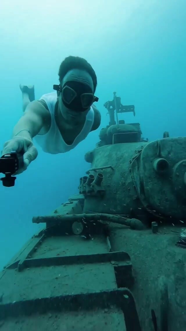 Freediving to underwater tank