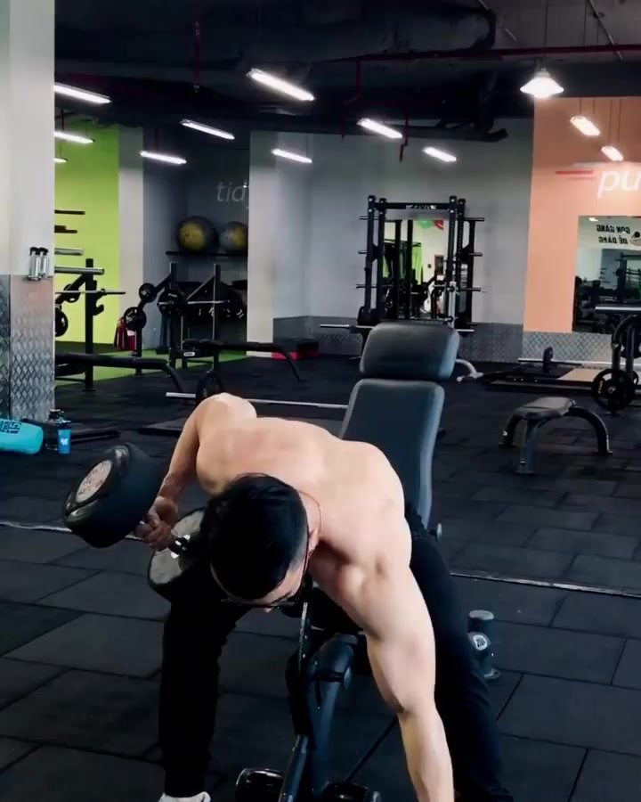 Straight men chest workout