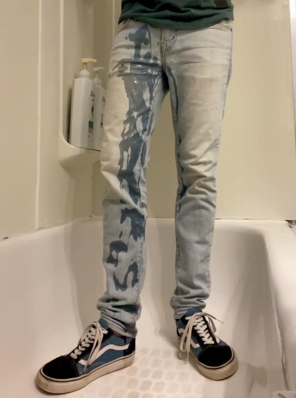 Pissing my jeans - video 3