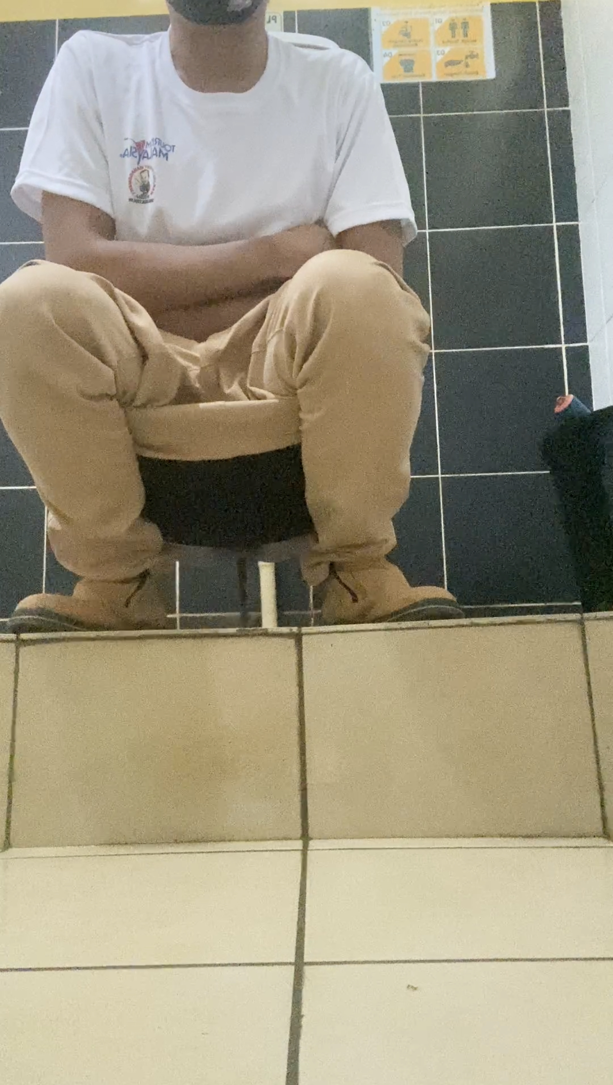 Quick shit at public toilet