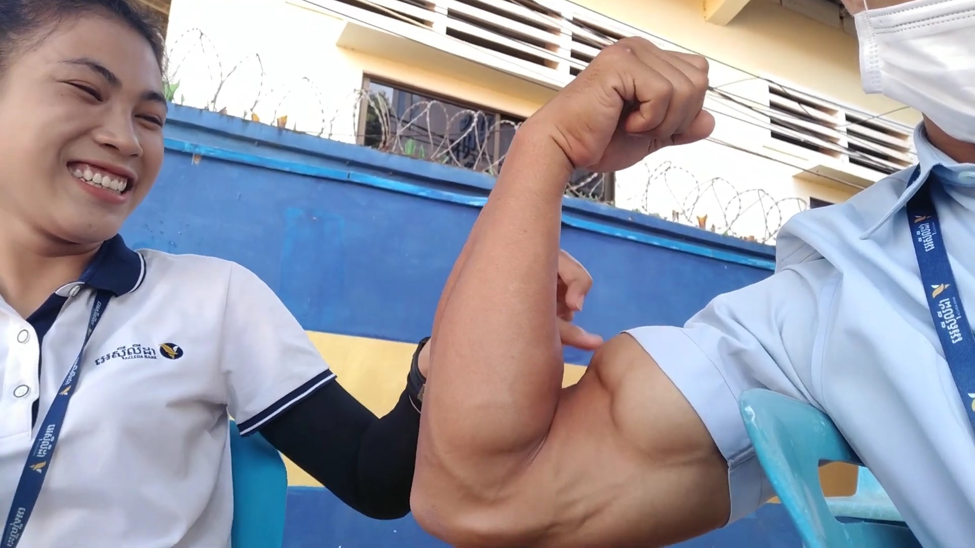 Public Reation to big biceps