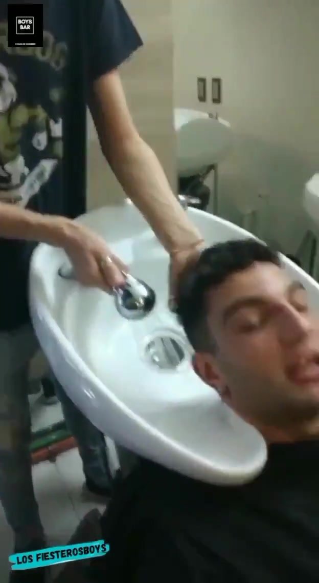 Chongo en la peluquería / hard on barbershop