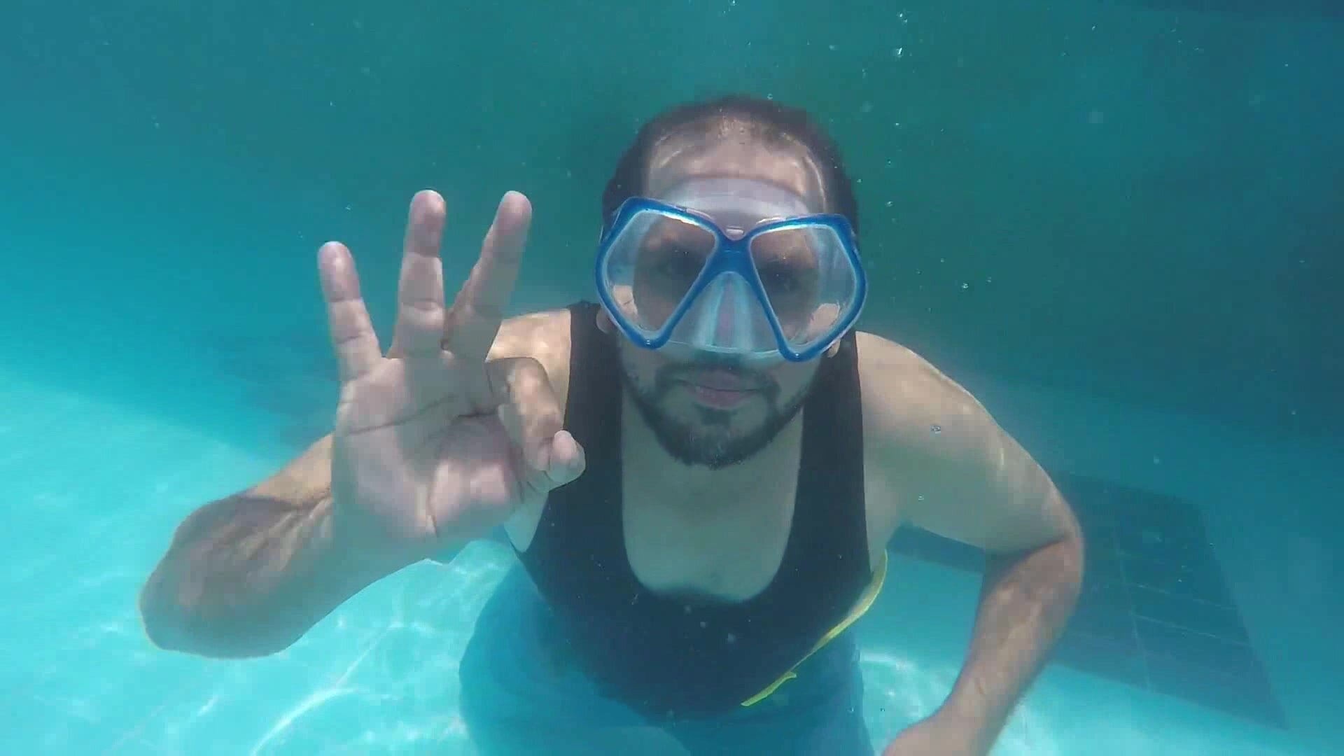 Arab freediver masking underwater