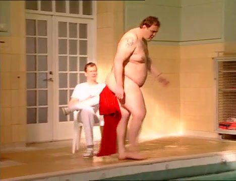 Fat finnish guy is looking for his towel naked