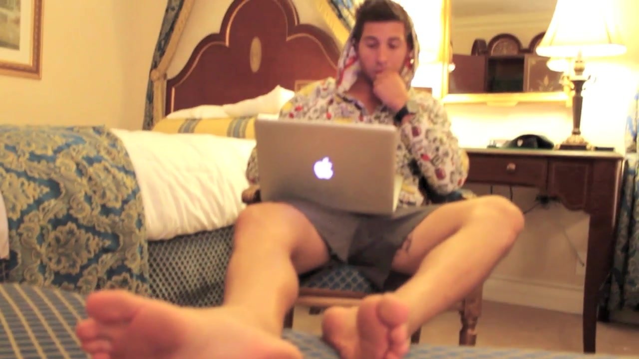 Logan relaxed feet