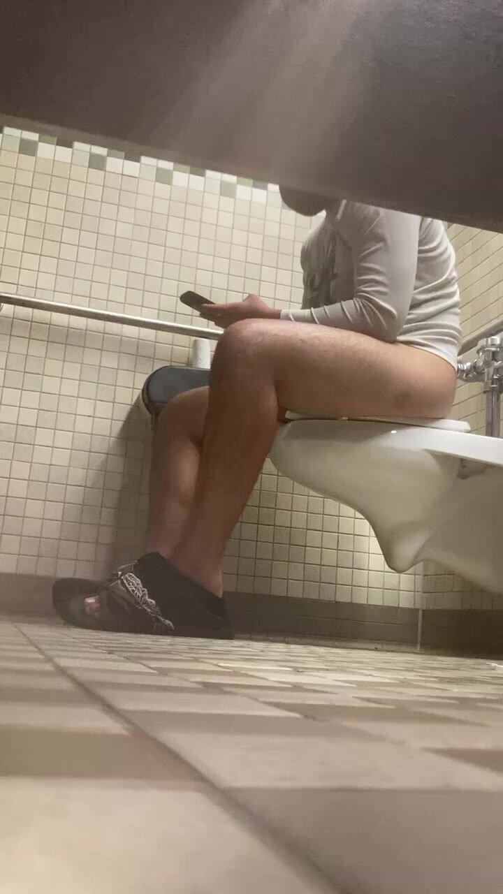 College guy shits (face)