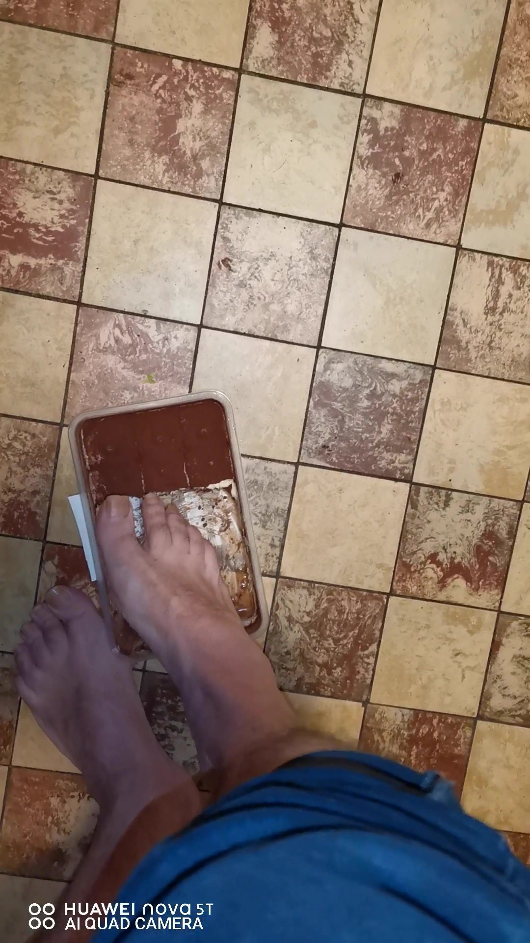 disgusting old feet with tiramisú