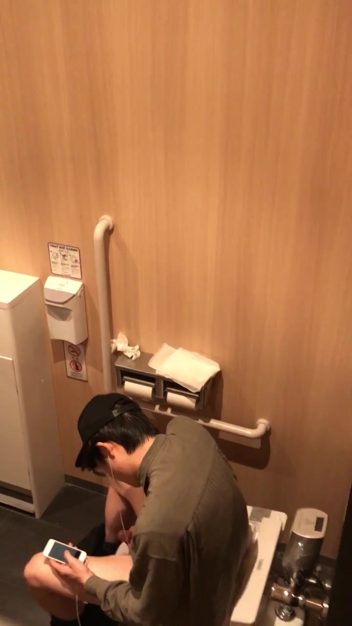Spy jap toilet 4