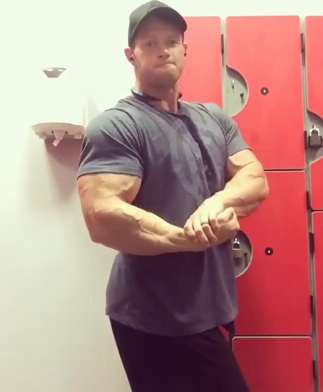 Muscle guy flexing - video 2