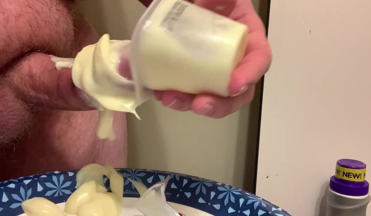 Stroking with vanilla pudding