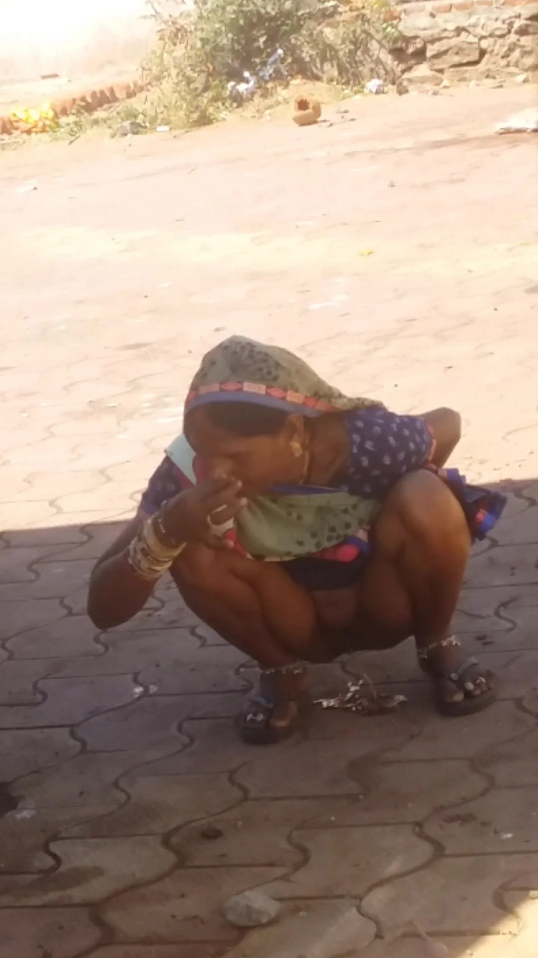 Desi caught pissing outdoor - ThisVid.com