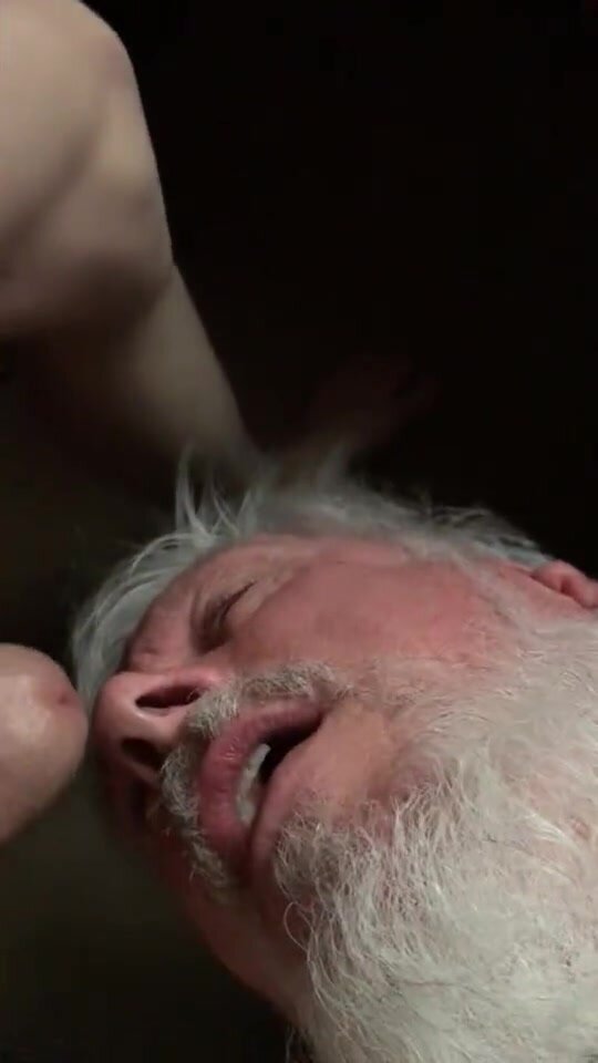 Silver daddy loves deep throat a cock