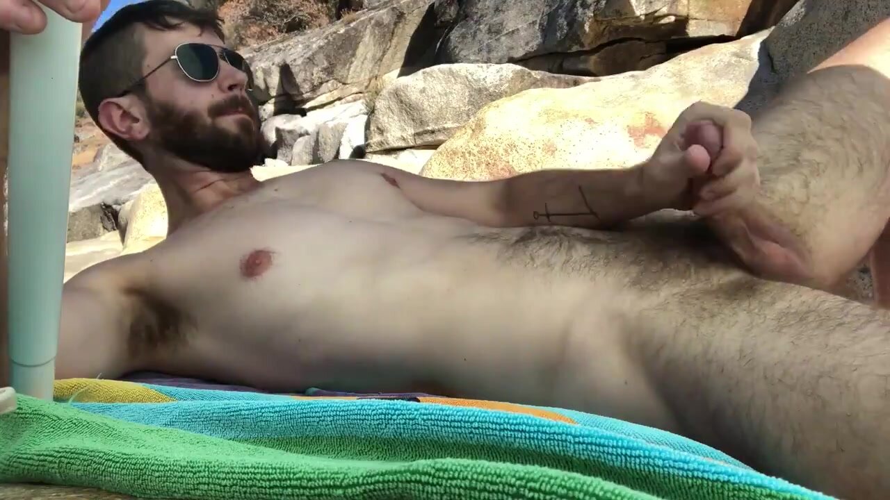 Male nudity: Beach 1 - video 2 - ThisVid.com