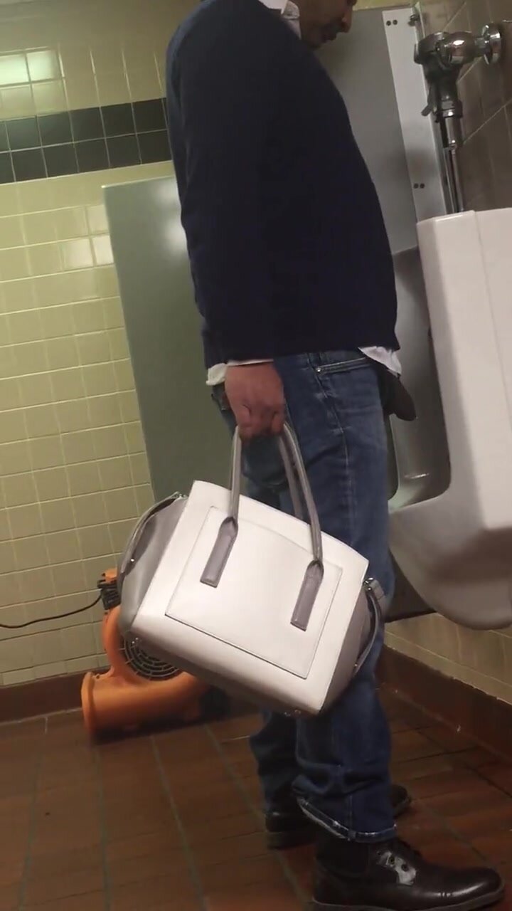 MAN PISSING IN URINARY