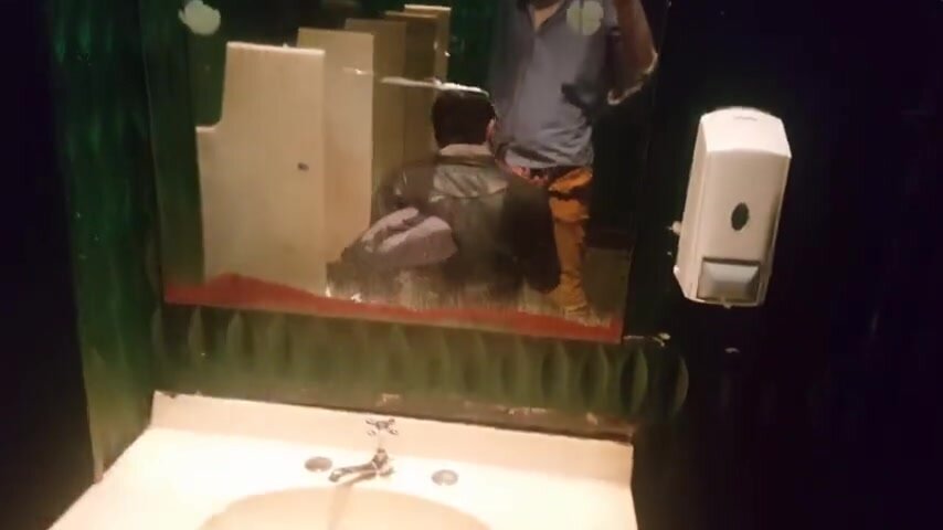 Cruising public toilet - video 3