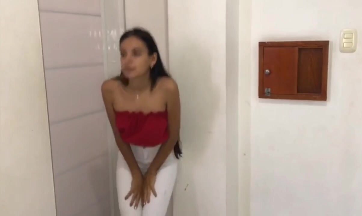 Colombian girl pee desperation