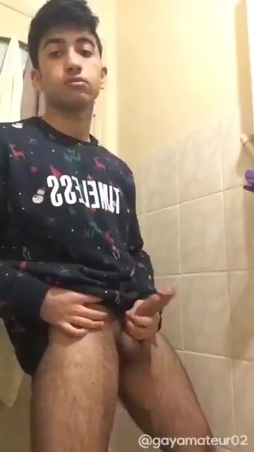 yakışıklı türk genci